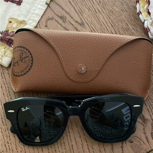 Sunglasses woman black